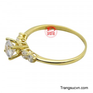 Đây là một lựa chọn tuyệt vời cho những cô nàng yêu thích vẻ đẹp thanh lịch và vượt thời gian.