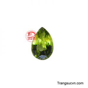 Peridot-viên đá tháng 8 với vẻ đẹp lấp lánh và kiêu sa, Peridot còn được ví như viên đá của ánh sáng, giúp người sở hữu luôn cảm thấy lạc quan và tràn đầy hy vọng.