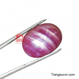 Ruby sao ánh lụa sở hữu vẻ đẹp mê hoặc và huyền bí.