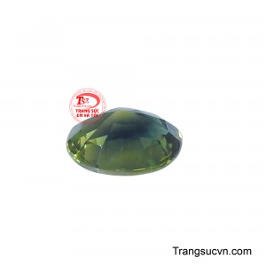 Sắc xanh tươi mát, cuốn hút của viên đá tượng trưng cho sự phát triển, sinh sôi nảy nở và sự cân bằng trong cuộc sống.