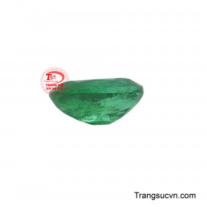 Không chỉ là một viên ngọc quý, Emerald còn là biểu tượng của sự thanh lọc, mang đến cảm giác yên bình và tươi mới cho tâm hồn.