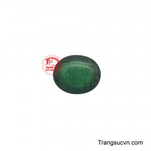 Viên Emerald thiên nhiên oval là một món quà quý giá từ lòng đất, mang vẻ đẹp tinh tế và tràn đầy sức sống. 