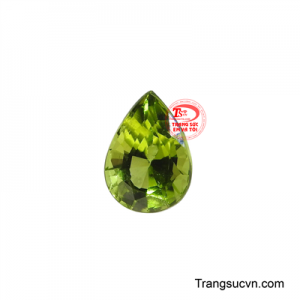 Viên Peridot an lành với sắc xanh lá cây tươi mát, rực rỡ là biểu tượng của sự bình yên và hy vọng.