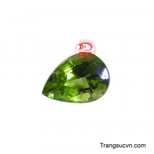 Peridot được coi là viên đá của ánh sáng, có khả năng xua tan năng lượng tiêu cực, mang lại sự bình an cho tâm hồn và giúp người sở hữu có giấc ngủ ngon.