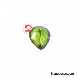 Đá Peridot mang đến năng lượng tích cực, giúp thanh lọc tâm hồn, xua tan cảm xúc tiêu cực như giận dữ, đố kỵ và làm dịu tâm trí.