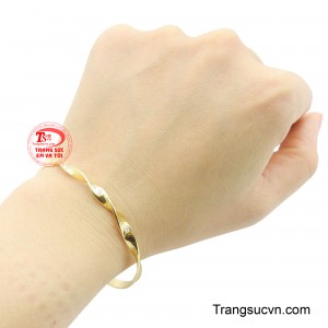 Sở hữu chiếc vòng tay này sẽ giúp bạn tự tin hơn, làm nổi bật phong cách và cá tính riêng của mình.