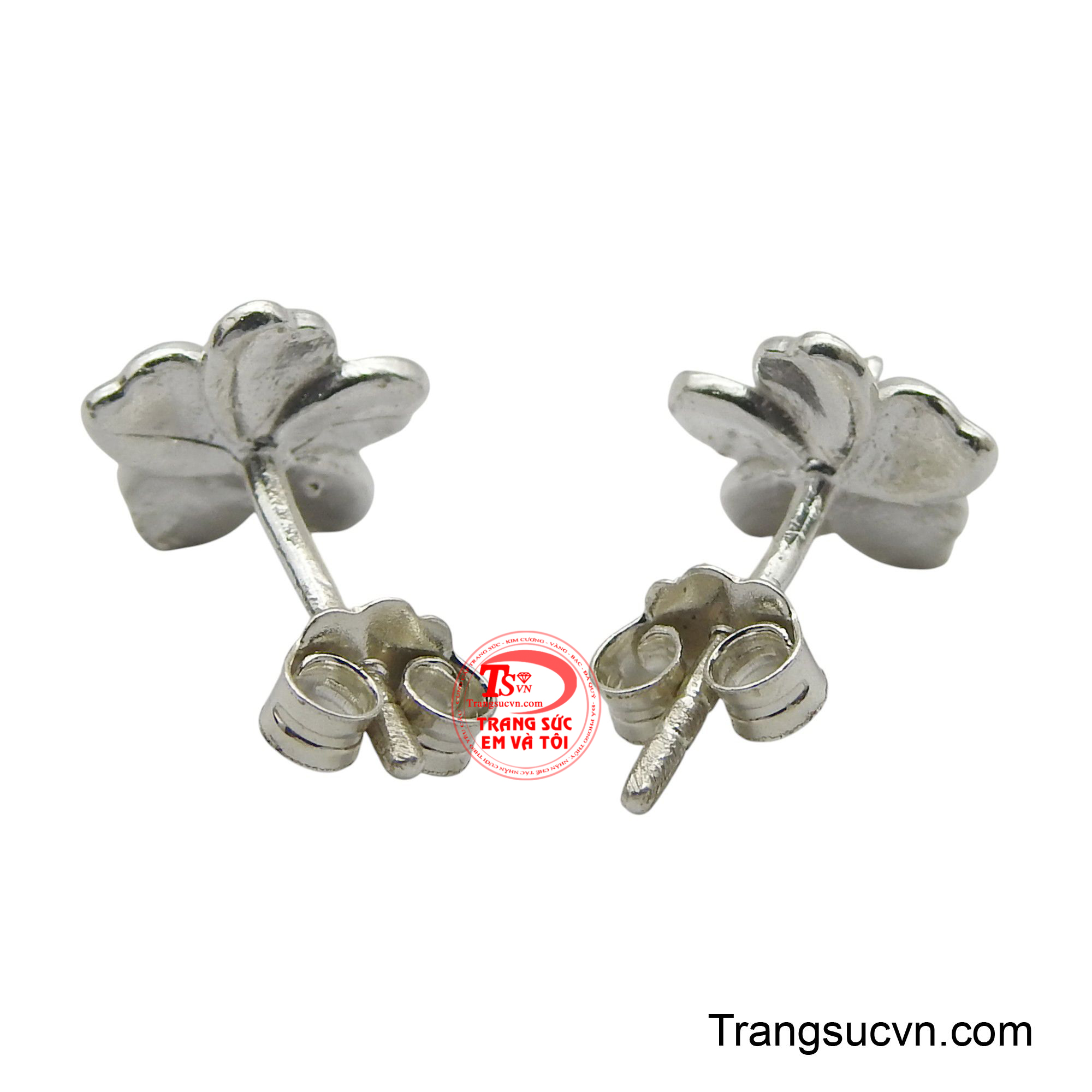Chất liệu bạc cao cấp mang lại cảm giác nhẹ nhàng, dễ chịu khi đeo.
