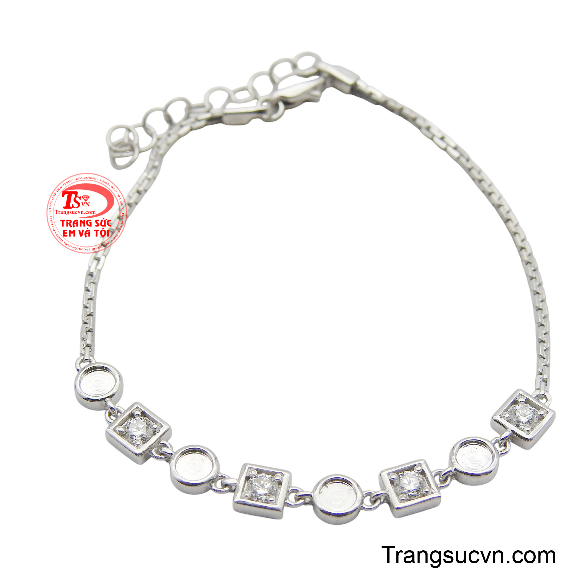Lắc tay vàng trắng gắn kim cương là sự kết hợp hoàn hảo giữa nét cổ điển và hiện đại.