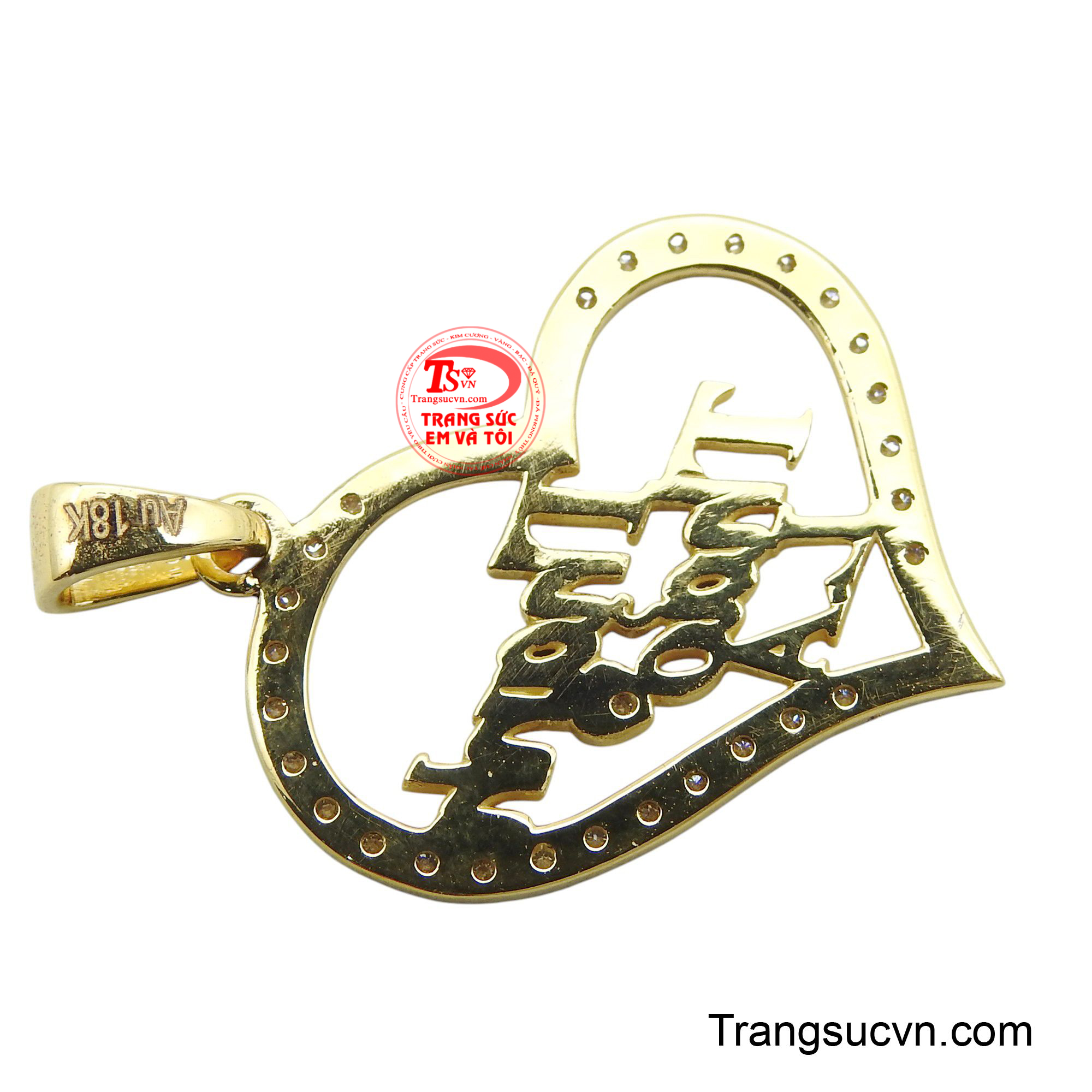 Món trang sức này không chỉ là một phụ kiện, mà còn là một kỷ vật ý nghĩa, nhắc nhở về những người thân yêu luôn hiện hữu trong tim.
