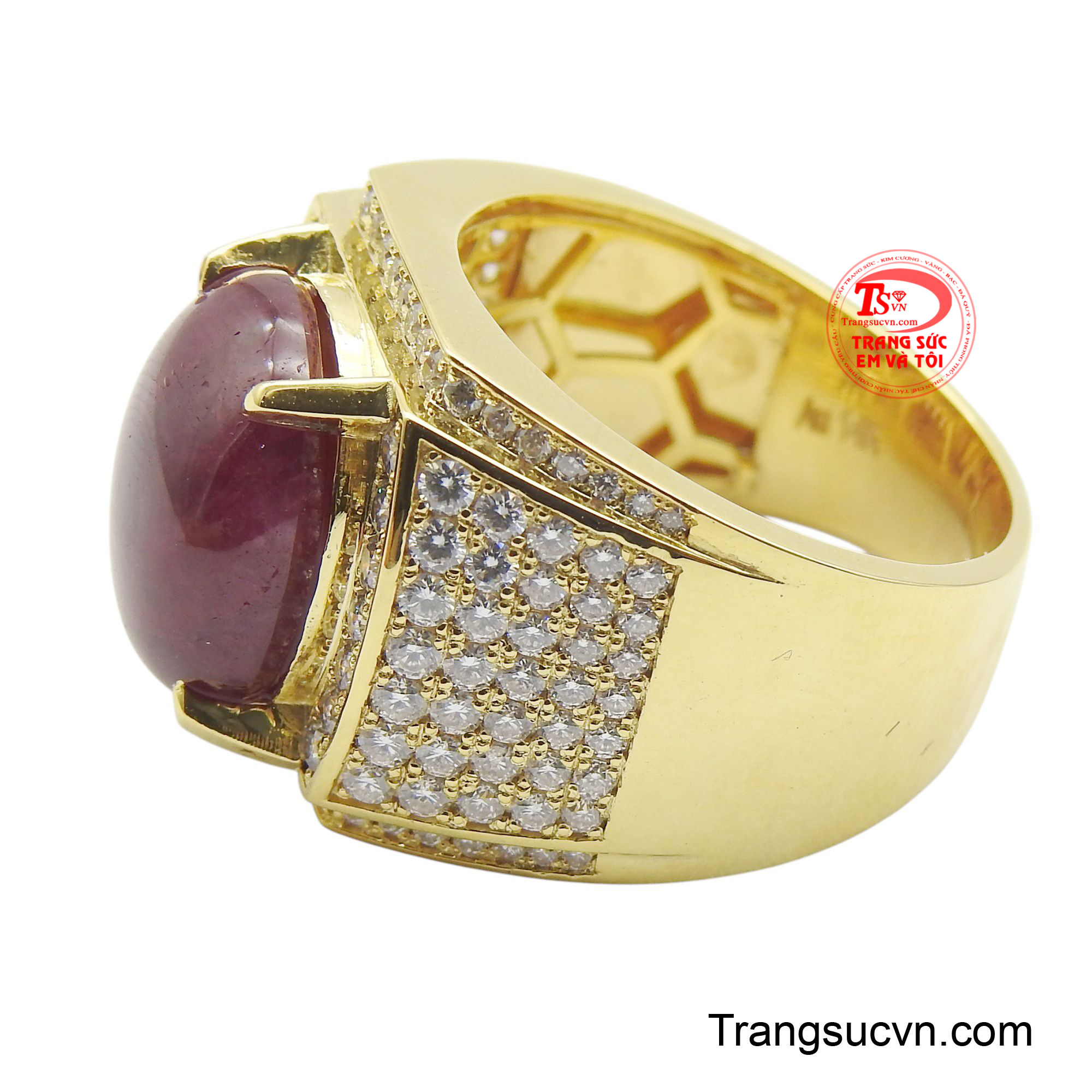 Đây không chỉ là một món trang sức, mà còn là một tác phẩm nghệ thuật, đại diện cho bản lĩnh và phong cách vượt trội của phái mạnh.