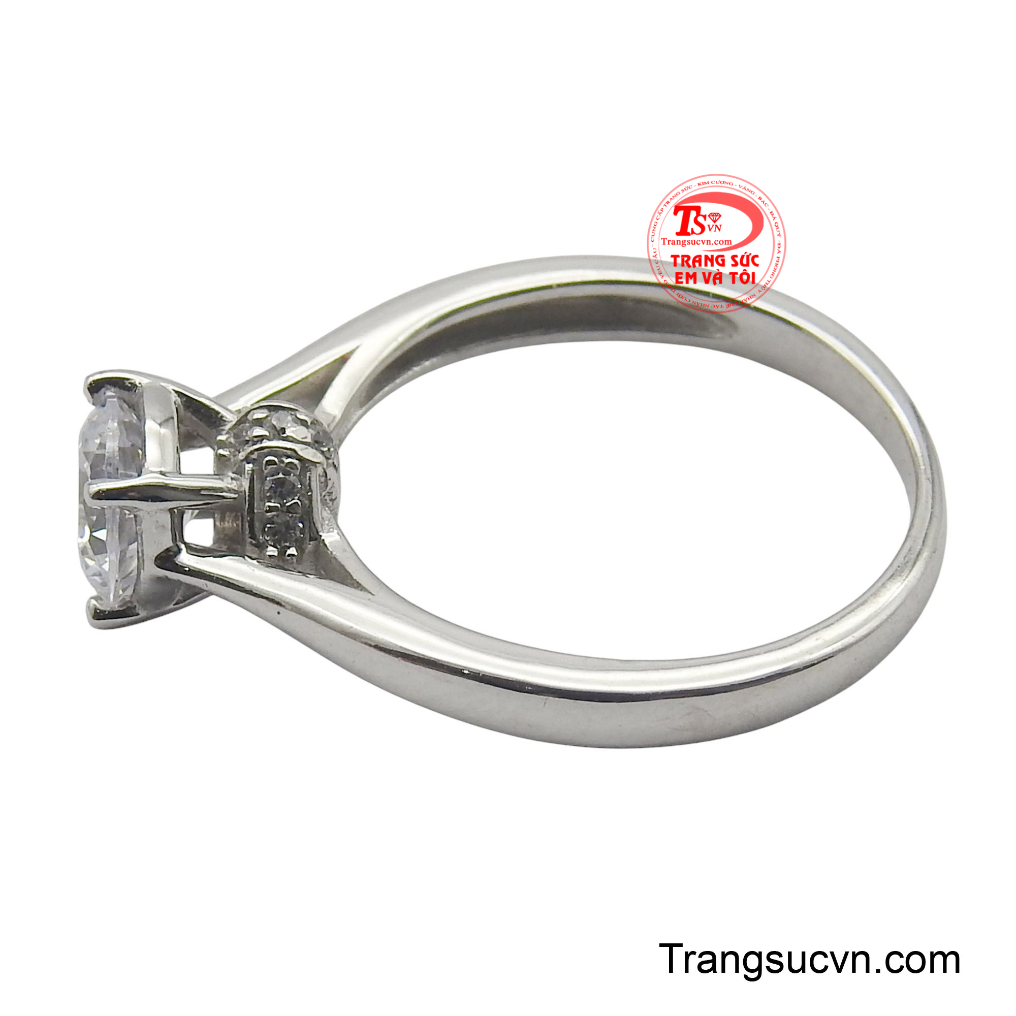 Đây không chỉ là một món trang sức, mà còn là một tuyên ngôn về phong cách sống tối giản nhưng đầy cuốn hút.