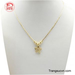 Dây chuyền vàng 10K tỏa sáng là chiếc dây chuyền dành cho những cô gái yêu vẻ đẹp của bầu trời đêm.