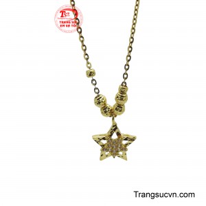 Hãy để chiếc dây chuyền này cùng bạn viết nên những câu chuyện đẹp, để bạn tự tin và rạng rỡ ở bất cứ đâu.
