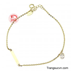 Dây xích chữ O mảnh mai, uyển chuyển, tạo nên cảm giác nhẹ nhàng và thanh thoát.