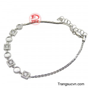 Đây chính là món phụ kiện không thể thiếu, giúp phái đẹp tự tin thể hiện phong cách riêng của mình trong mọi khoảnh khắc.