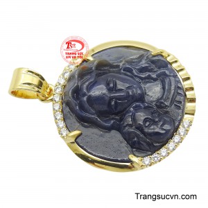 Đây không chỉ là một món trang sức, mà còn là một vật phẩm mang ý nghĩa sâu sắc, giúp người phụ nữ thể hiện đức tin, đồng thời luôn cảm thấy được bảo vệ và bình an.