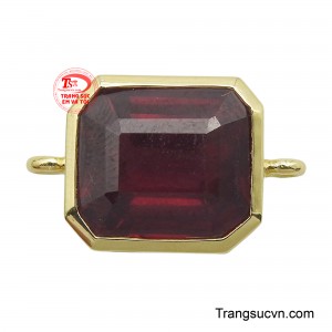 Món trang sức này không chỉ là một phụ kiện làm đẹp, mà còn là vật hộ mệnh, mang lại may mắn và bình an cho người sở hữu.