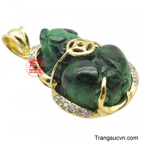 Tỳ hưu được chế tác từ đá cẩm thạch với màu xanh lục bí ẩn, tượng trưng cho sự thịnh vượng và quyền lực.