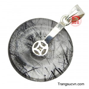 Viên thạch anh tóc đen tròn biểu trưng cho sự viên mãn và luân chuyển tài lộc không ngừng.