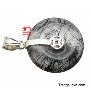 Đặc biệt, sự kết hợp này được tin là giúp chủ nhân thanh lọc nghiệp chướng, mang lại sự bình an nội tâm và một cuộc sống thịnh vượng, ổn định.