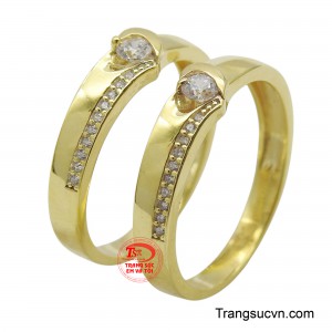 Cặp nhẫn vàng 14K này, với thiết kế tinh tế và đường nét uyển chuyển, chính là hiện thân của sự son sắt, thủy chung.