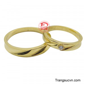 Nhẫn cưới vàng 14K thủy chung là lời thề nguyện cho một tình yêu vĩnh cửu.