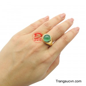 Món trang sức này không cầu kỳ nhưng vẫn đủ để tôn vinh khí chất, sự tự tin của người đeo.
