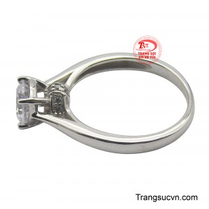 Đây không chỉ là một món trang sức, mà còn là một tuyên ngôn về phong cách sống tối giản nhưng đầy cuốn hút.