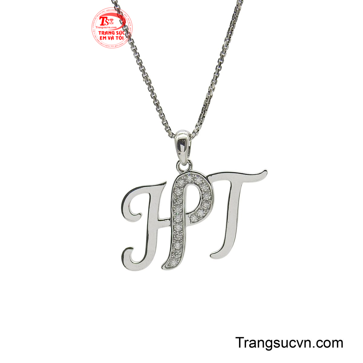 Bộ trang sức này có ý nghĩa như để khẳng định bản thân, là biểu tượng của dấu ấn cá nhân hoặc tên viết tắt của người thân.