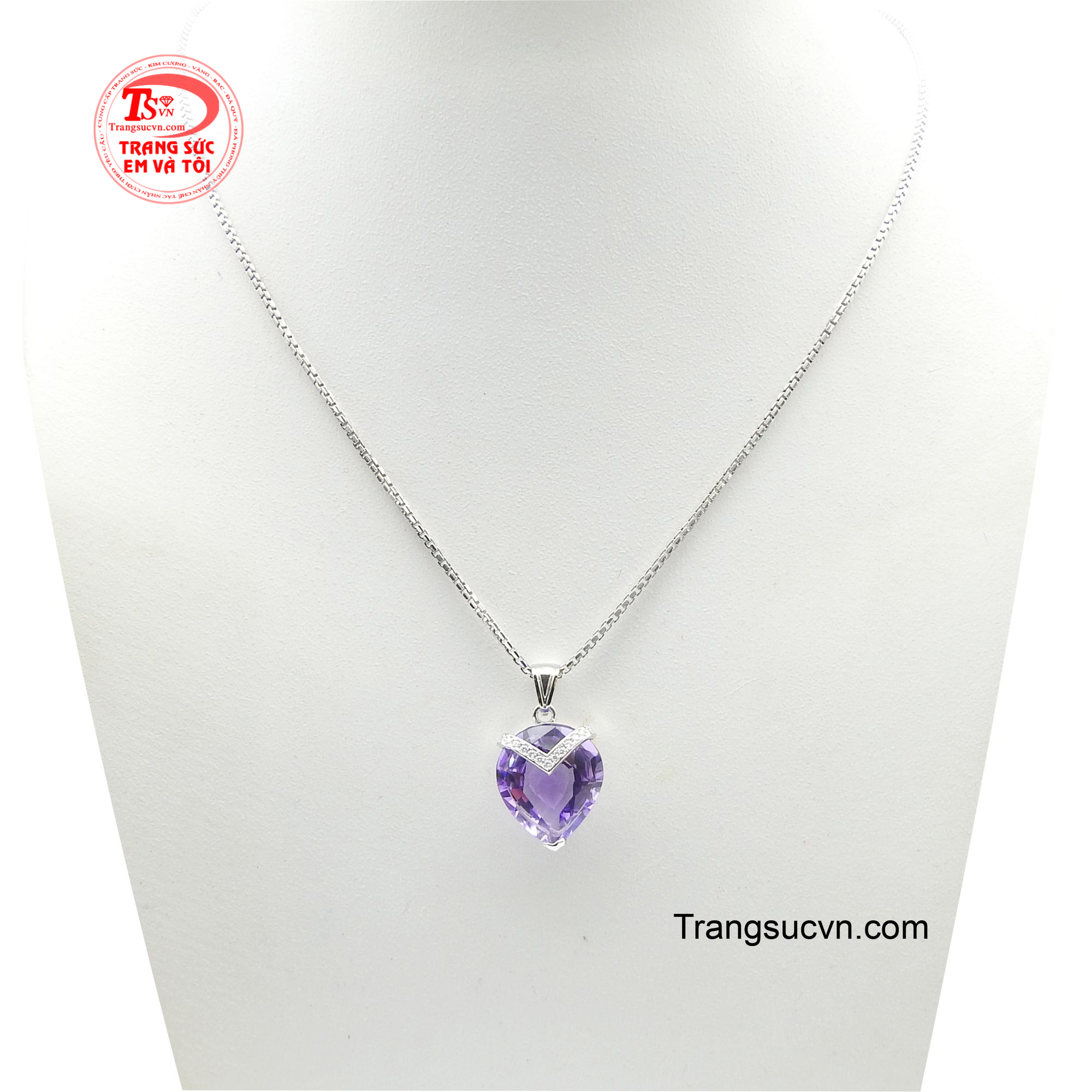 Bộ dây chuyền thạch anh tím vàng 18k là sự kết hợp tuyệt vời giữa vẻ đẹp lãng mạn và sự quyến rũ của đá quý.