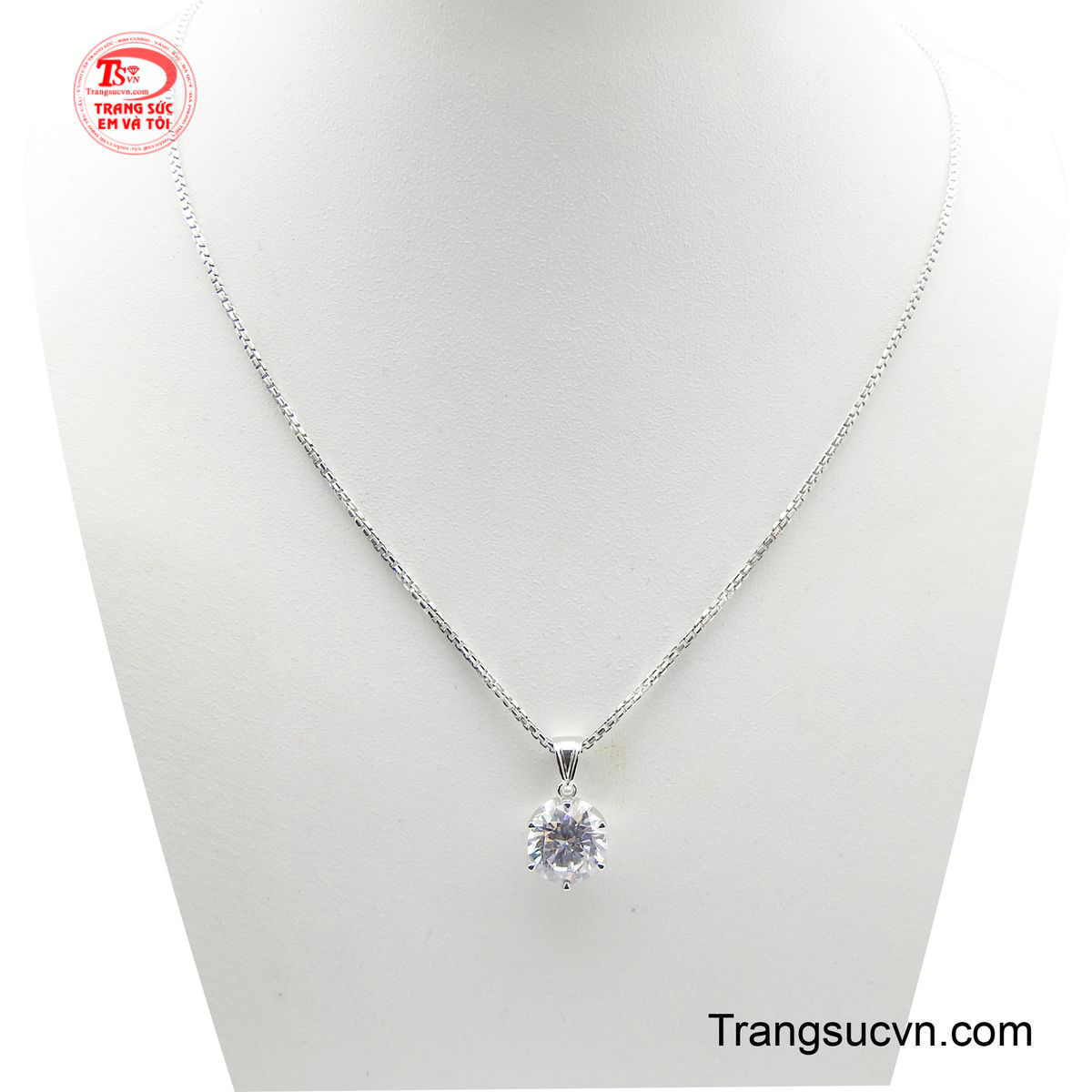 Bộ dây chuyền vàng trắng 18k gắn đá mang một biểu tượng của sự thanh lịch và tỏa sáng tinh tế.