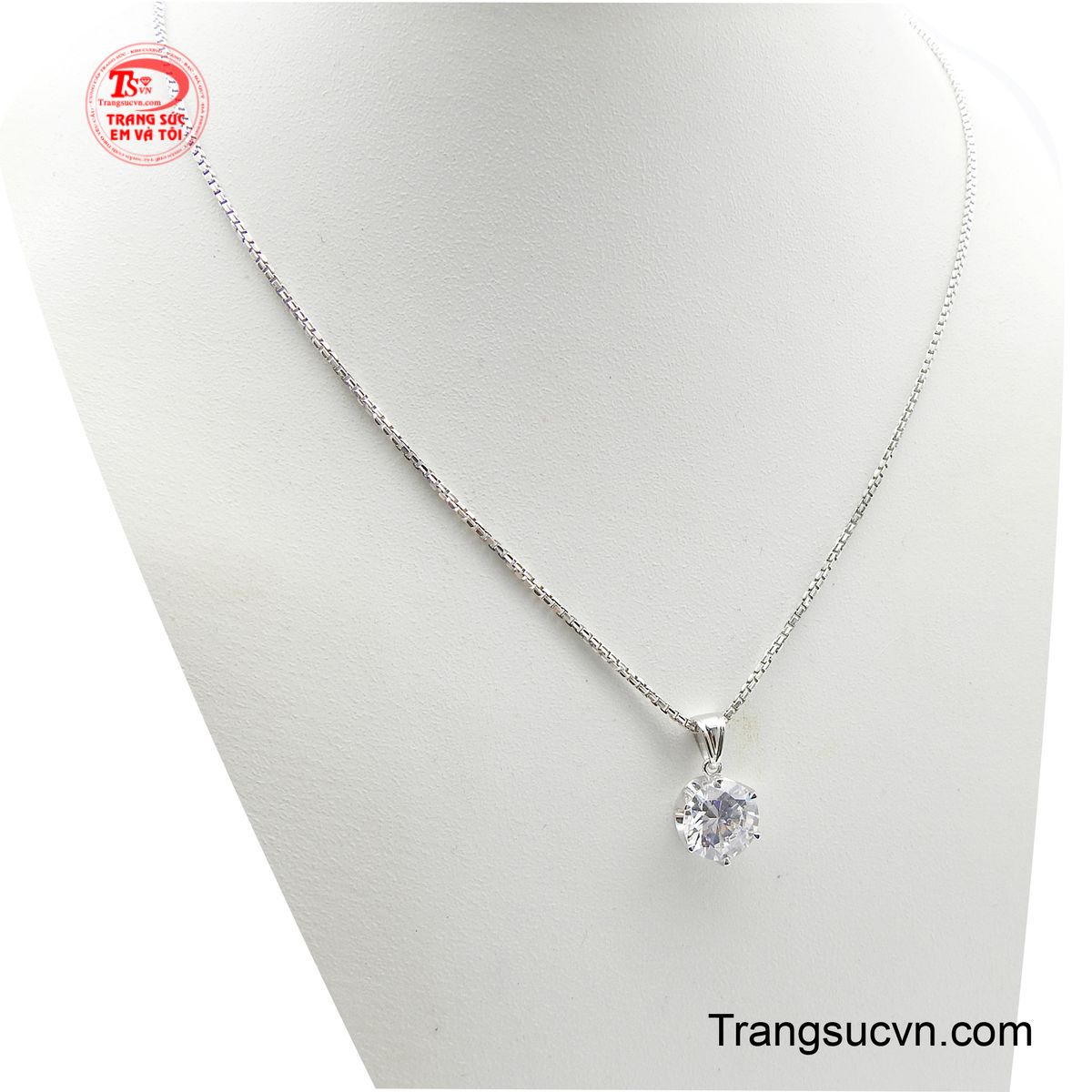 Sợi dây xích mảnh, nhẹ nhàng tạo cảm giác thoải mái và dễ chịu cho người đeo.