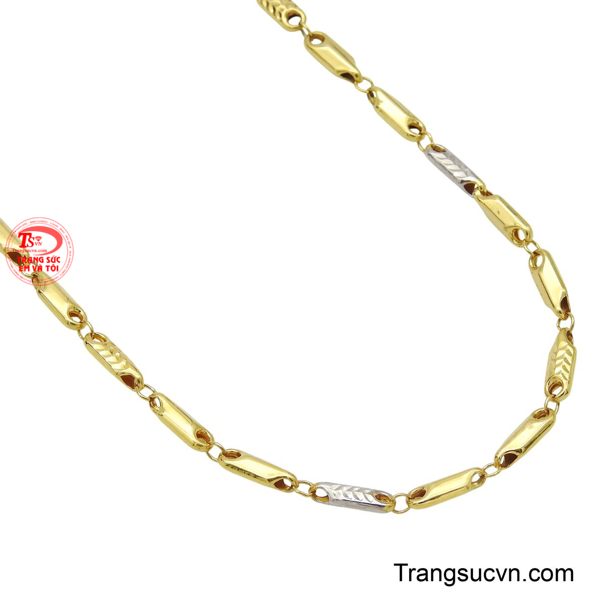 Đeo dây chuyền này thể hiện phong thái tự tin, sự thịnh vượng và gu thẩm mỹ nam tính vượt trội.