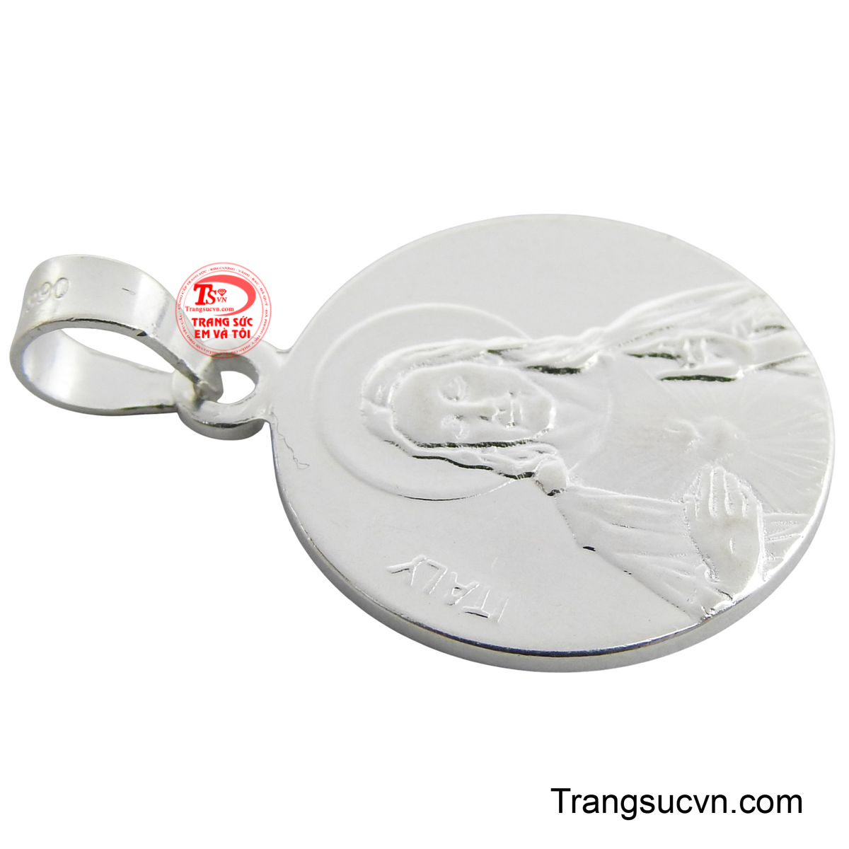 Món trang sức này không chỉ thể hiện niềm tin yêu mà còn là vật phẩm bình an quý giá, mang lại sự che chở và sức mạnh tinh thần cho người đeo.
