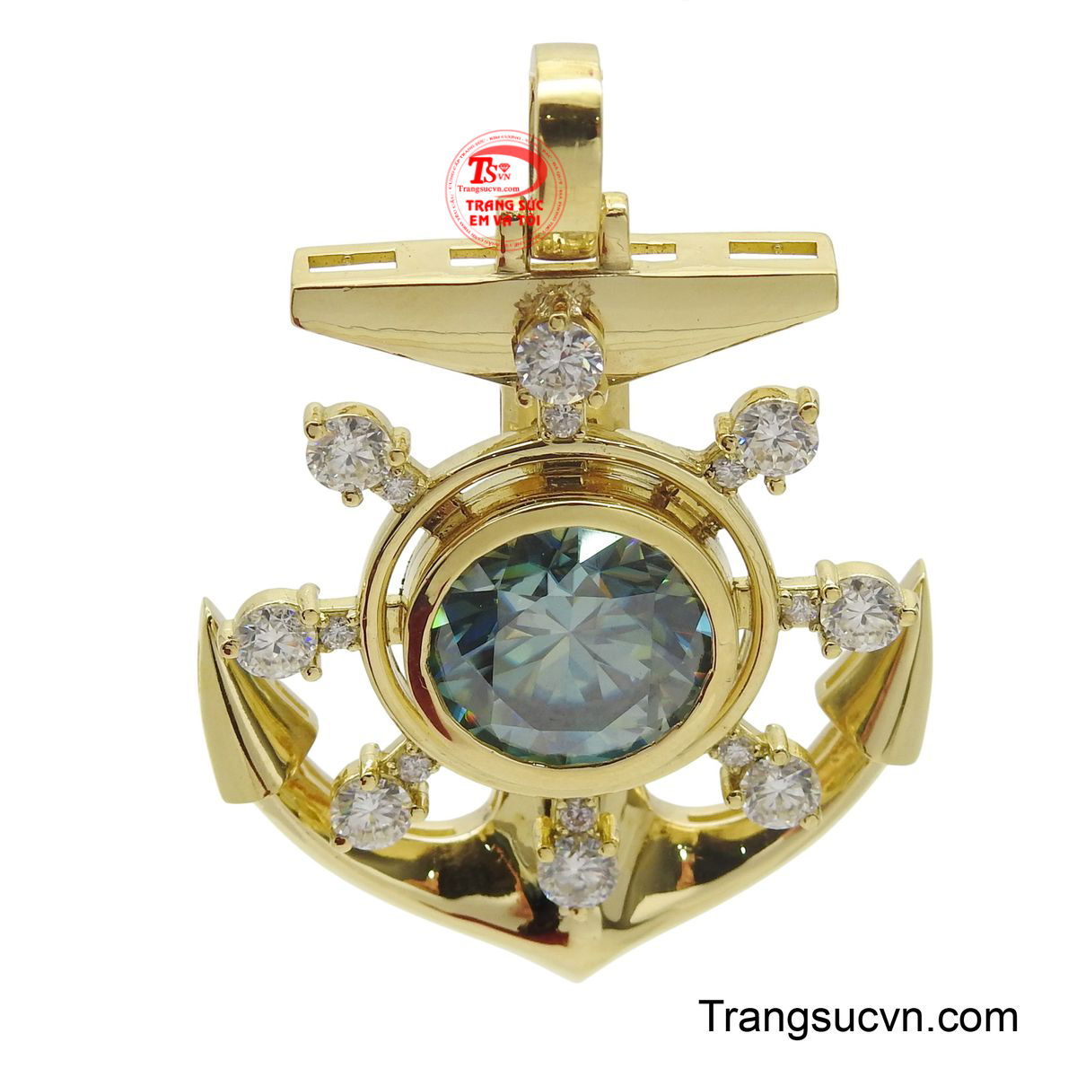 Mặt dây chuyền nam Topaz là biểu tượng của sự vững chãi và khát vọng chinh phục đại dương.
