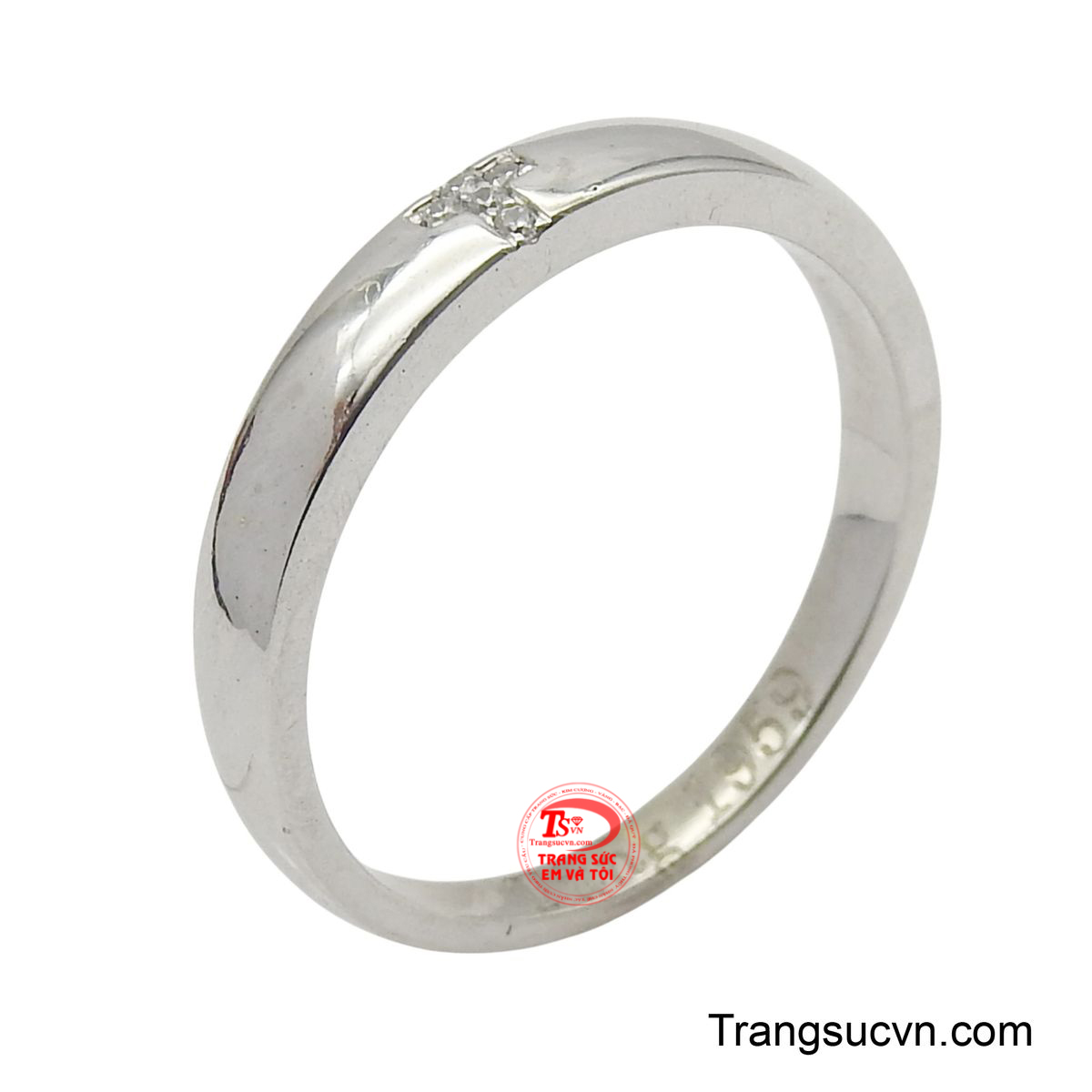 Nhẫn công giáo vàng trắng trơn được thiết kế tối giản và thanh lịch mang ý nghĩa tâm linh sâu sắc.