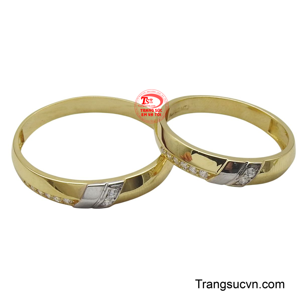 Chiếc nhẫn hình tròn không có điểm đầu hay điểm cuối tượng trưng cho tình yêu vĩnh cửu và là lời hứa chung thủy, cùng nhau xây dựng cuộc sống.