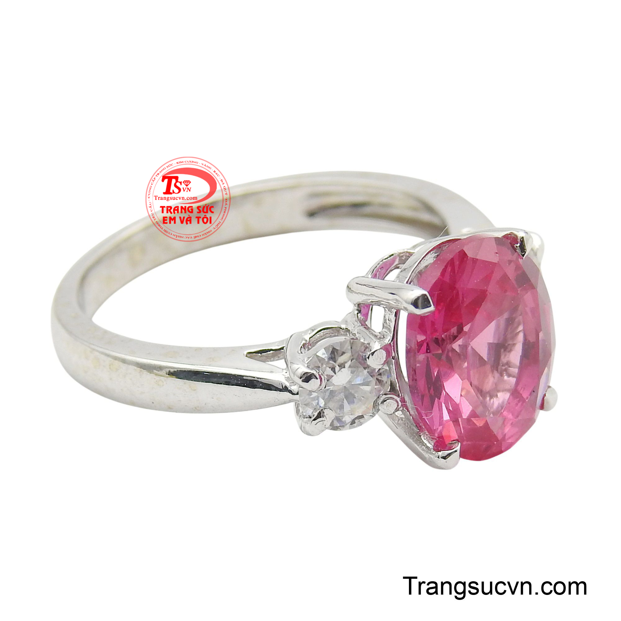 Đây là món trang sức hoàn hảo để làm nổi bật vẻ đẹp nữ tính và phong thái đẳng cấp của người đeo.