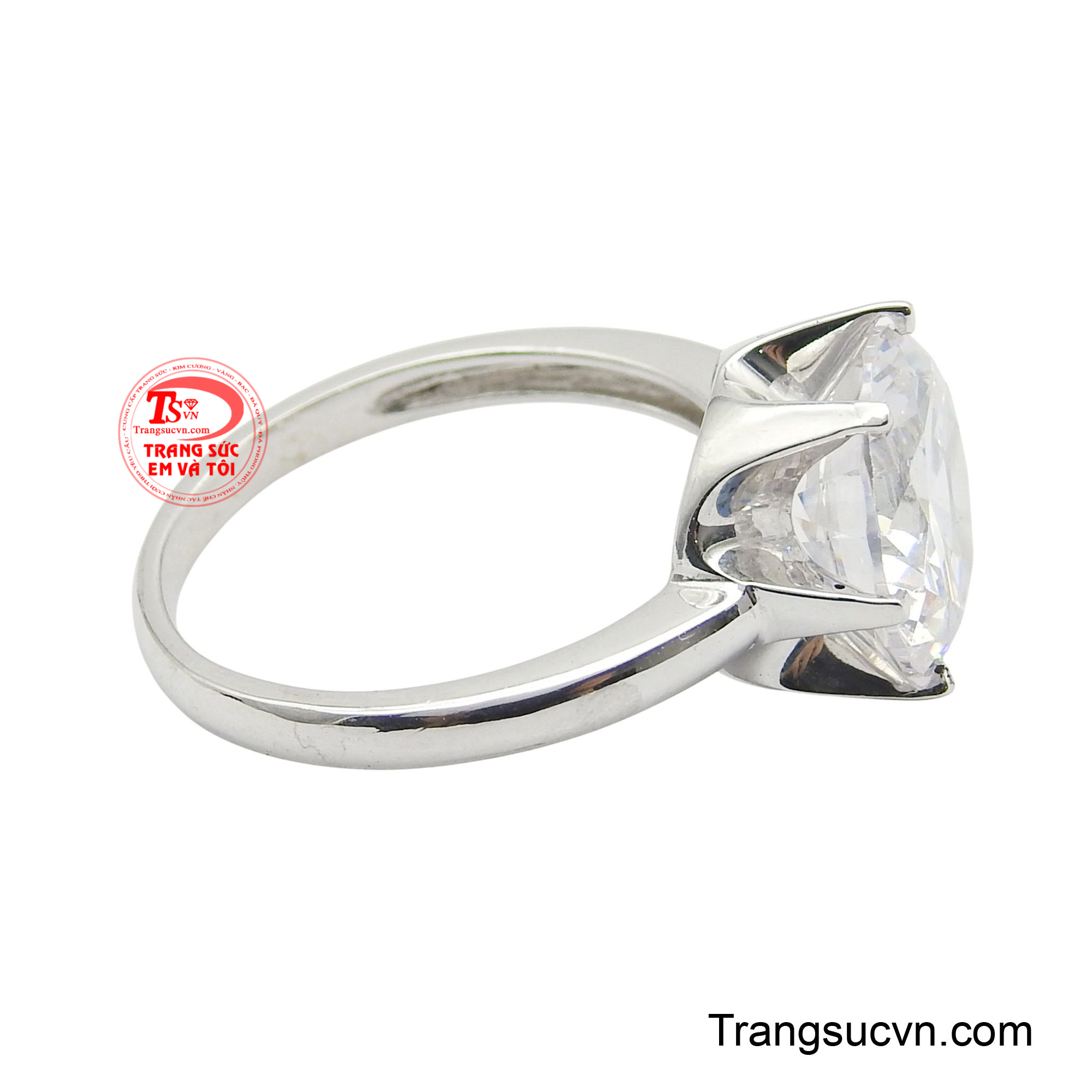 Đây là món trang sức biểu tượng cho tình yêu vĩnh cửu và vẻ đẹp thuần khiết, hoàn hảo cho những dịp đặc biệt hay làm quà cầu hôn ý nghĩa.