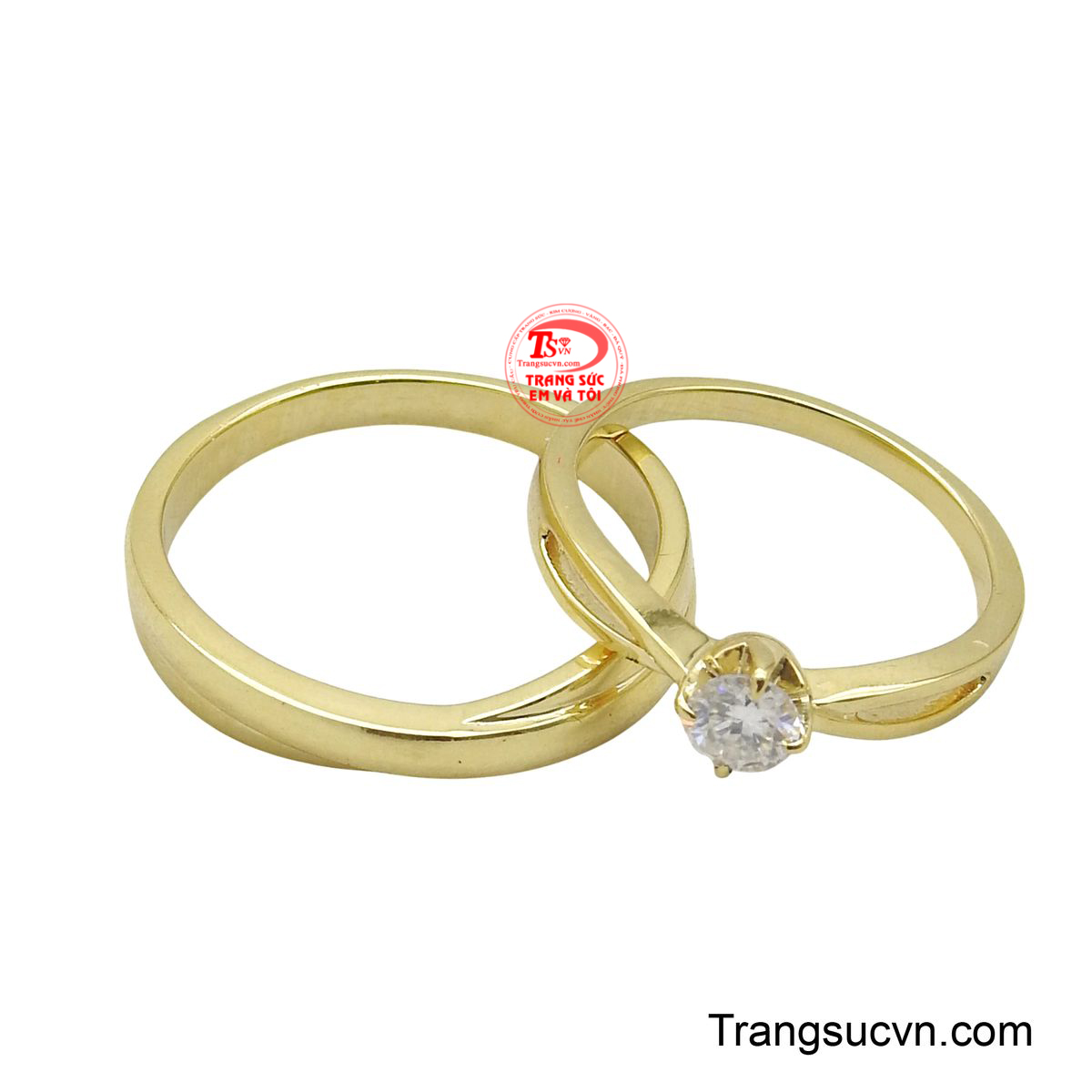 Nhẫn tình yêu gắn kết đươc chế tác trên chất liệu vàng 14k có độ bền đẹp và sáng bóng theo thời gian.