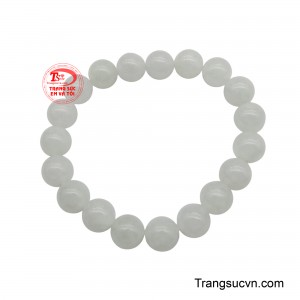 Đây không chỉ là một món trang sức làm đẹp tinh tế mà còn là vật phẩm giúp người đeo củng cố năng lượng tích cực và đạt được tâm hồn an yên.