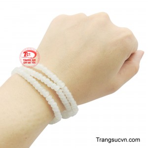 Tặng món quà này thể hiện sự quan tâm, trân trọng và mong muốn mang đến những điều tốt đẹp nhất cho người nhận.