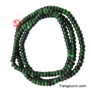 Chuỗi ngọc thiên nhiên đẹp là một bức tranh sống động về vẻ đẹp tự nhiên và sự tinh khiết của ngọc cẩm thạch.