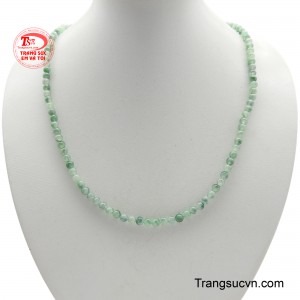 Chuỗi ngọc không chỉ là món trang sức tôn lên vẻ đẹp nhã nhặn, tinh tế của người đeo mà còn được trân trọng như một vật phẩm bảo hộ, giúp củng cố sức khỏe và tinh thần an lạc trong cuộc sống.