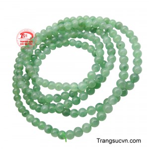 Với số lượng hạt nhiều, vòng có thể đeo quấn nhiều vòng quanh cổ tay, tạo nên vẻ ngoài phóng khoáng và ấn tượng hơn so với vòng đơn.