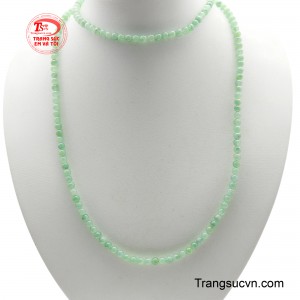 Món trang sức này không chỉ là điểm nhấn thanh lịch cho trang phục mà còn giúp người đeo cảm thấy tâm hồn thư thái và kết nối với năng lượng của đất trời.