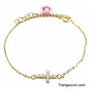 Lắc tay thánh giá vàng 10K là một biểu tượng tinh tế của đức tin và vẻ đẹp hiện đại dành cho người phụ nữ Công giáo.