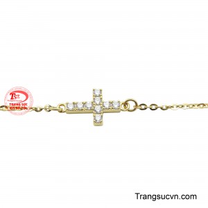 Chi tiết tăng đơ ở cuối dây giúp người đeo dễ dàng điều chỉnh kích cỡ.