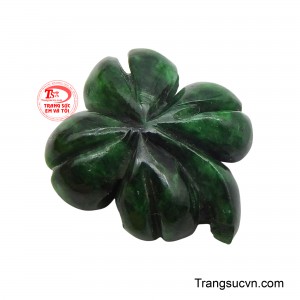 Mang theo món trang sức này bên mình không chỉ giúp làm đẹp phong cách cá nhân mà còn như một lời chúc phúc, mang lại sự hạnh phúc và thành công cho người sở hữu.