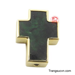 Mặt Ngọc thánh giá bọc vàng 18k với hình ảnh thánh giá được chạm khắc từ Ngọc mang lại sự tĩnh lặng và bình an.